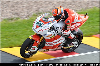 moto2_bradl_005_allemagne_sachsenring_2011.jpg
