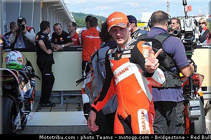 moto2_bradl_010_allemagne_sachsenring_2011.jpg