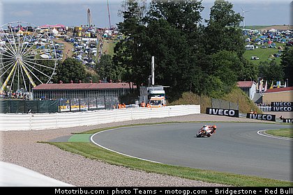moto2_bradl_013_allemagne_sachsenring_2011.jpg