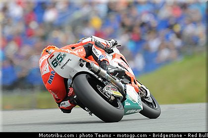 moto2_bradl_017_allemagne_sachsenring_2011.jpg