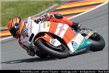 moto2_bradl_021_allemagne_sachsenring_2011.jpg