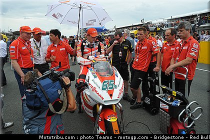 moto2_bradl_023_allemagne_sachsenring_2011.jpg