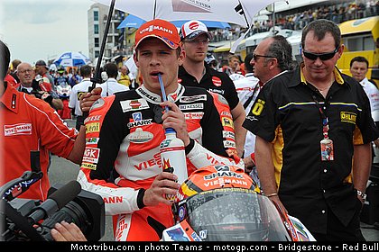 moto2_bradl_024_allemagne_sachsenring_2011.jpg