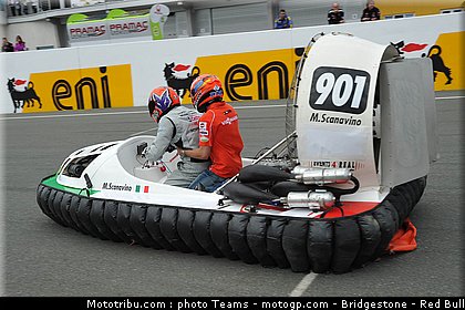 moto2_bradl_027_allemagne_sachsenring_2011.jpg