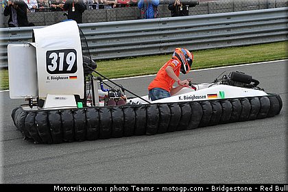 moto2_bradl_029_allemagne_sachsenring_2011.jpg