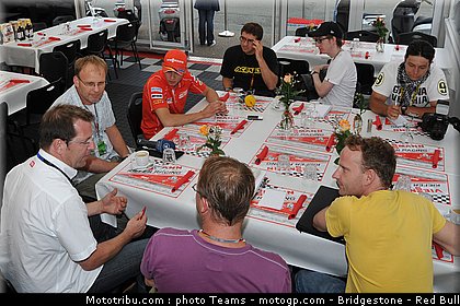 moto2_bradl_031_allemagne_sachsenring_2011.jpg