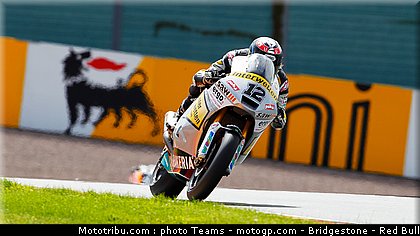 moto2_luthi_001_allemagne_sachsenring_2011.jpg