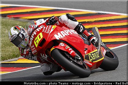 moto2_simon_004_allemagne_sachsenring_2011.jpg