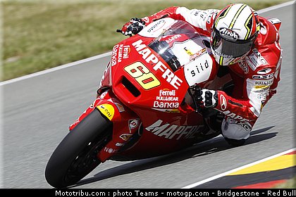 moto2_simon_007_allemagne_sachsenring_2011.jpg