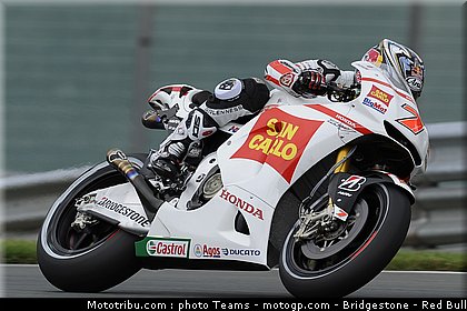 motogp_aoyama_003_allemagne_sachsenring_2011.jpg