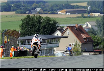 motogp_aoyama_013_allemagne_sachsenring_2011.jpg
