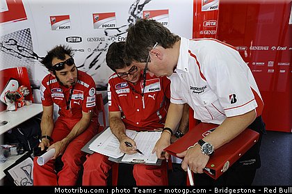 motogp_rossi_020_allemagne_sachsenring_2011.jpg