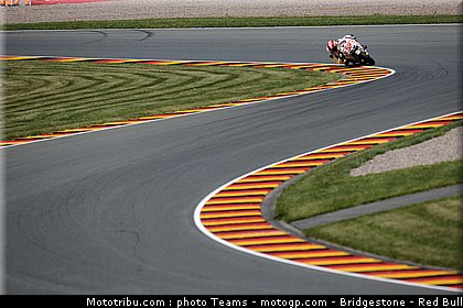motogp_simoncelli_025_allemagne_sachsenring_2011.jpg
