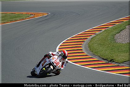 motogp_simoncelli_034_allemagne_sachsenring_2011.jpg