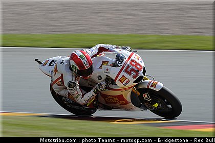 motogp_simoncelli_035_allemagne_sachsenring_2011.jpg