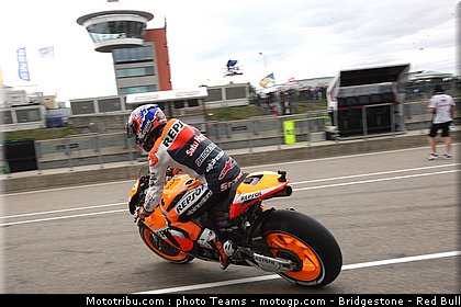 motogp_stoner_009_allemagne_sachsenring_2011.jpg