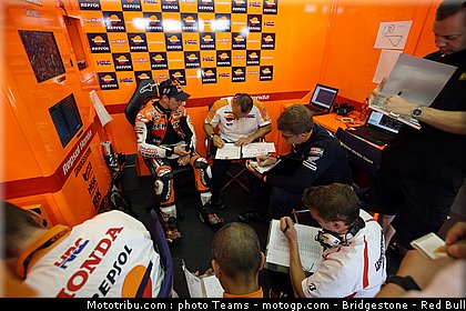 motogp_stoner_011_allemagne_sachsenring_2011.jpg
