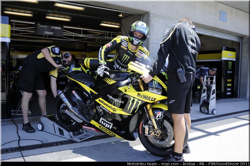 motogp_crutchlow_020_usa_laguna_seca_2011