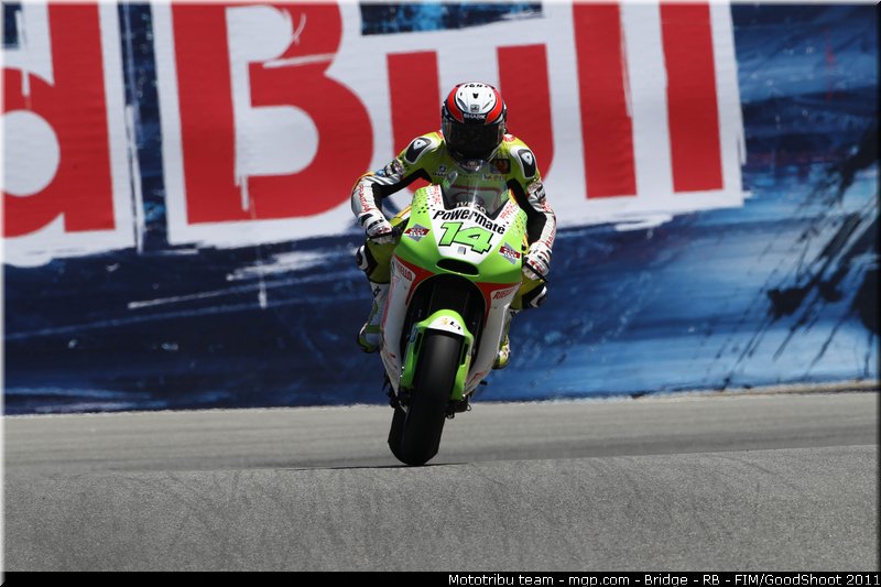 motogp_depuniet_005_usa_laguna_seca_2011