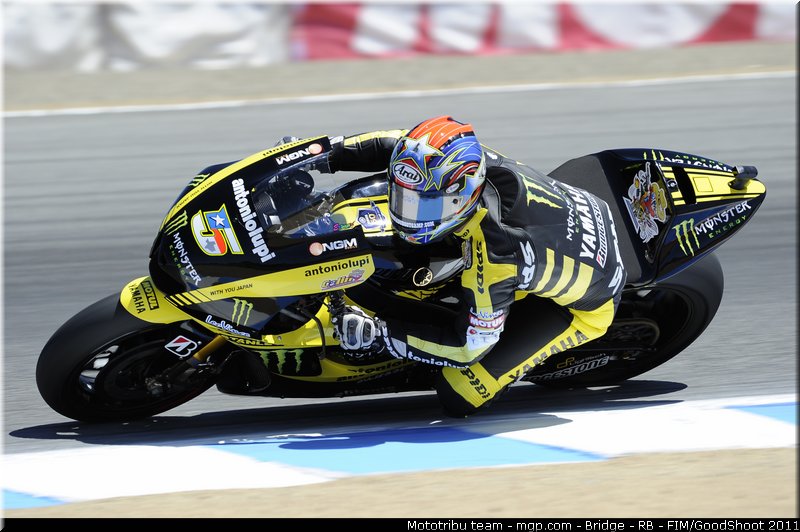 motogp_edwards_027_usa_laguna_seca_2011