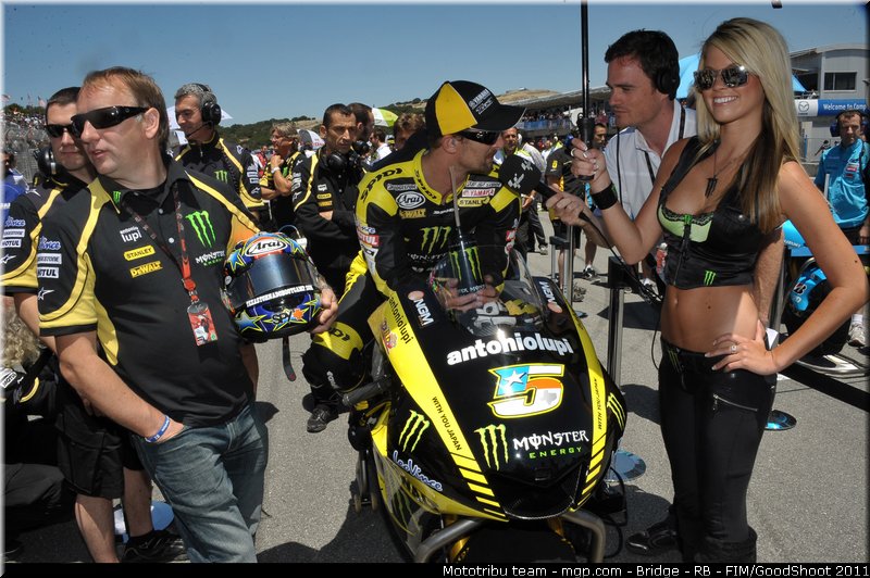 motogp_pitbabe_022_usa_laguna_seca_2011