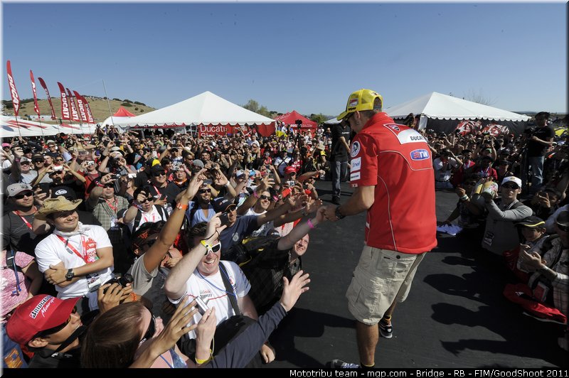 motogp_rossi_004_usa_laguna_seca_2011