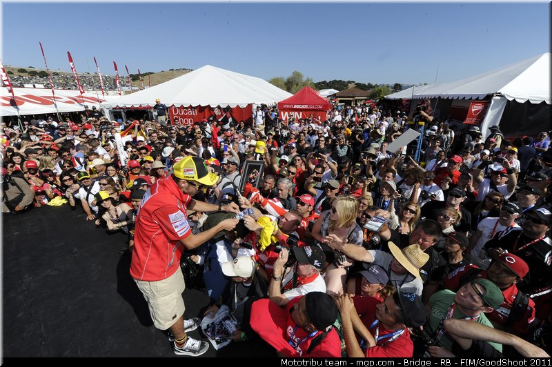 motogp_rossi_005_usa_laguna_seca_2011