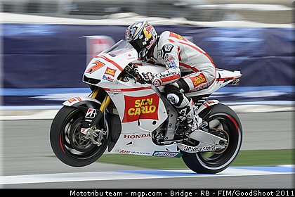 motogp_aoyama_001_usa_laguna_seca_2011.jpg