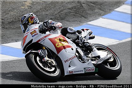 motogp_aoyama_003_usa_laguna_seca_2011.jpg