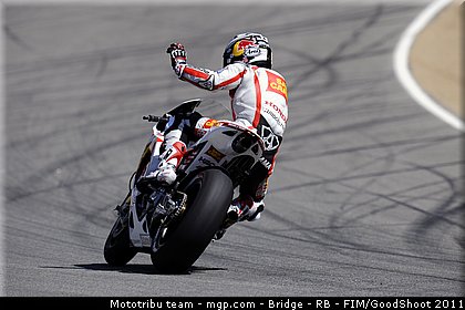 motogp_aoyama_004_usa_laguna_seca_2011.jpg