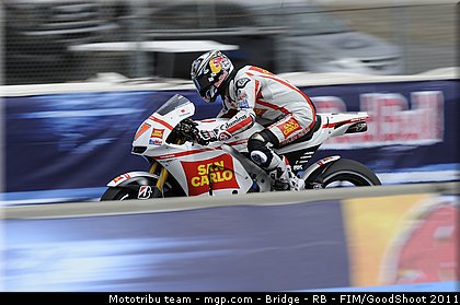 motogp_aoyama_006_usa_laguna_seca_2011.jpg