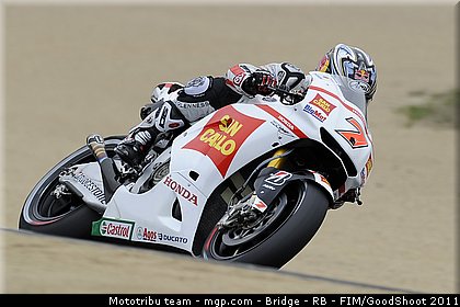motogp_aoyama_009_usa_laguna_seca_2011.jpg