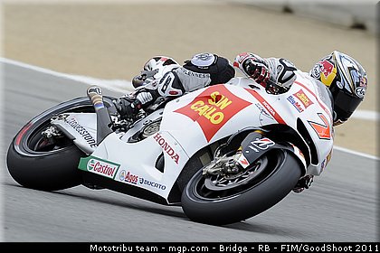 motogp_aoyama_010_usa_laguna_seca_2011.jpg