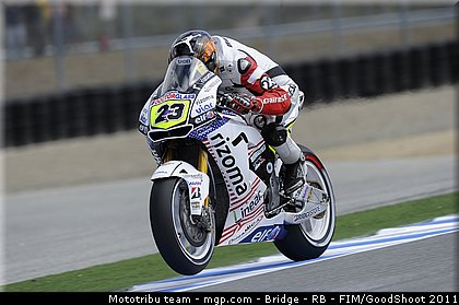 motogp_bostrom_009_usa_laguna_seca_2011.jpg