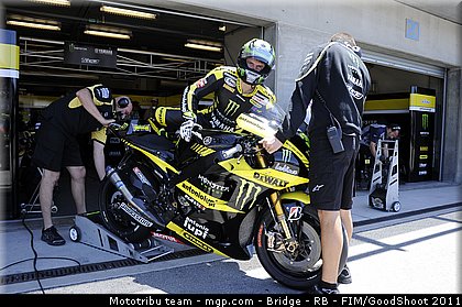 motogp_crutchlow_020_usa_laguna_seca_2011.jpg