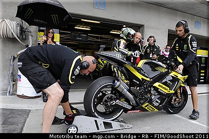 motogp_crutchlow_021_usa_laguna_seca_2011.jpg