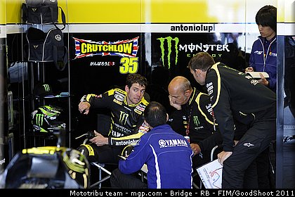 motogp_crutchlow_024_usa_laguna_seca_2011.jpg