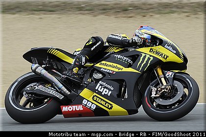 motogp_edwards_012_usa_laguna_seca_2011.jpg