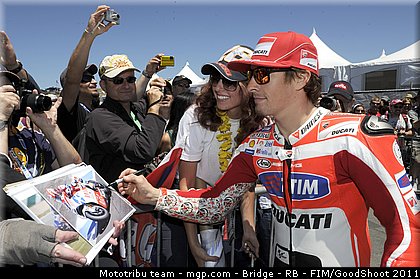 motogp_hayden_001_usa_laguna_seca_2011.JPG