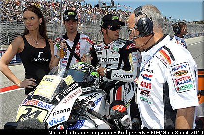 motogp_pitbabe_007_usa_laguna_seca_2011.jpg