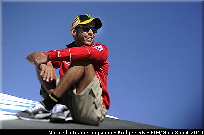 motogp_rossi_001_usa_laguna_seca_2011.jpg