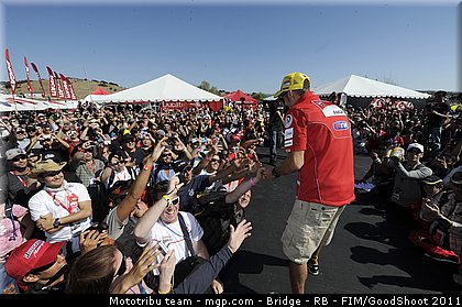 motogp_rossi_004_usa_laguna_seca_2011.JPG