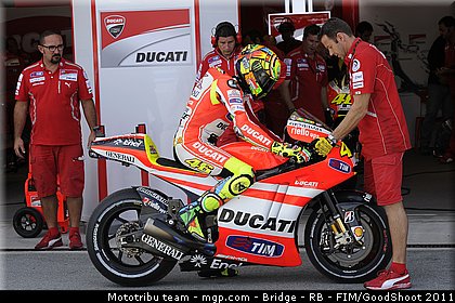 motogp_rossi_010_usa_laguna_seca_2011.jpg