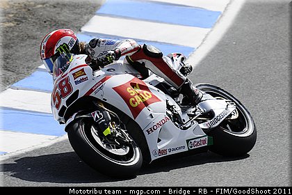 motogp_simoncelli_007_usa_laguna_seca_2011.jpg
