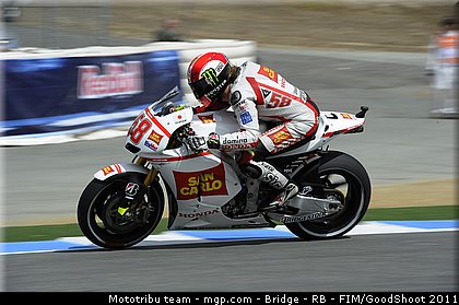 motogp_simoncelli_008_usa_laguna_seca_2011.jpg