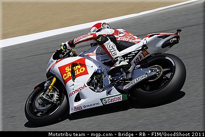 motogp_simoncelli_014_usa_laguna_seca_2011.jpg