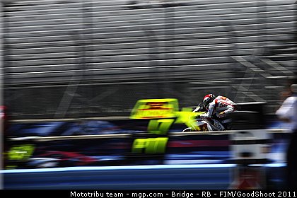motogp_simoncelli_019_usa_laguna_seca_2011.jpg