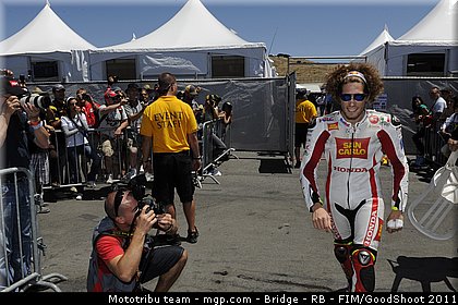 motogp_simoncelli_023_usa_laguna_seca_2011.jpg