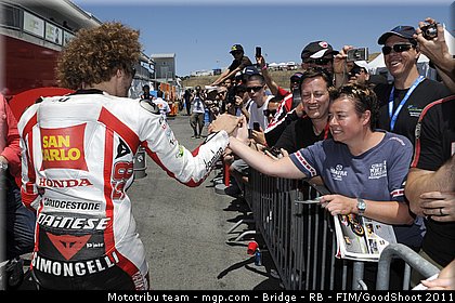 motogp_simoncelli_024_usa_laguna_seca_2011.jpg