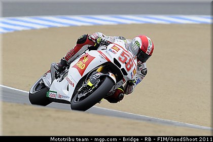 motogp_simoncelli_027_usa_laguna_seca_2011.jpg